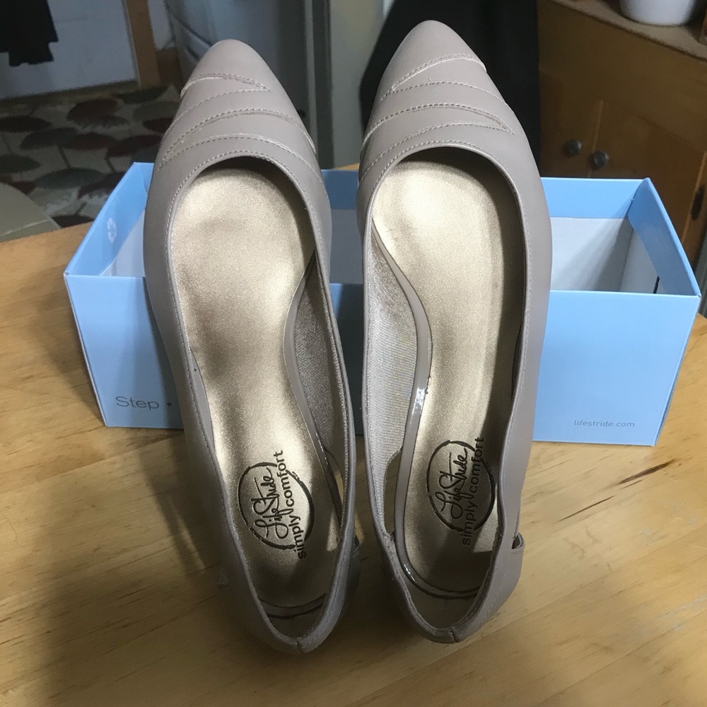 Life Stride Sanza Flat Pump - Picture 2 of 5